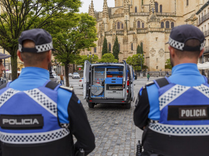 Dos agentes de la Policía Local de Segovia, en una imagen de archivo
