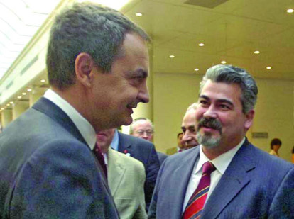 Yahya Yahya con el ex presidente del Gobierno José Luis Rodríguez Zapatero.

REMITIDA / HANDOUT por COMISIÓN DE AMISTAD HISPANO-MARROQUI
Fotografía remitida a medios de comunicación exclusivamente para ilustrar la noticia a la que hace referencia la imagen, y citando la procedencia de la imagen en la firma
09/5/2026