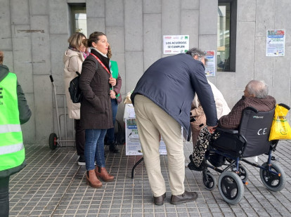 Recogida de firmas en un centro de salud