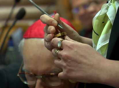 Se anula el anillo del pescador del Papa Francisco en vísperas del cónclave