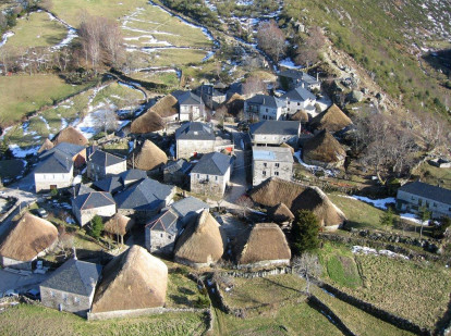 Visita aérea del pueblo de Piornedo (Lugo)
