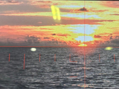 Imagen del ocaso visto desde el periscopio del S-81, que se encuentra desplegado en el Mediterráneo en la operación de la OTAN Sea Guardian