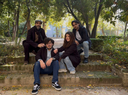 Francisco Recio, con los actores de 'Retiro espiritual SL'