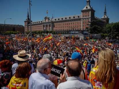 Panorámica de la manifestación a su llegada al Arco de la Victoria, parte final del recorrido.
