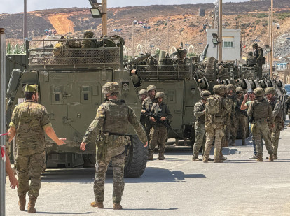 Militares españoles en la frontera del Tarajal en Ceuta