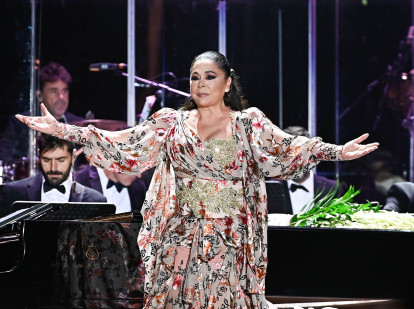 Isabel Pantoja durante un concierto en 2024
