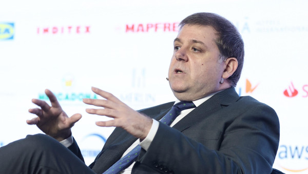 El presidente de Correos, Juan Manuel Serrano