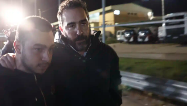 Víctor de Aldama, anoche, tras salir de la cárcel de Soto del Real