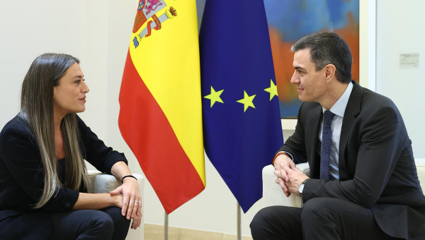 Pedro Sánchez y la portavoz de Junts, Míriam Nogueras, el pasado jueves en la Moncloa