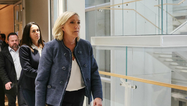 Marine Le Pen, a la salida de los juzgados