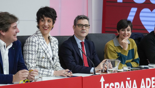 Elma Saiz, Isabel Rodríguez y Félix Bolaños