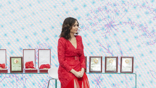 La presidenta de la Comunidad de Madrid, Isabel Díaz Ayuso, durante la entrega de Grandes Cruces de la Orden del Dos de Mayo, en la Real Casa de Correos, a 2 de mayo de 2024