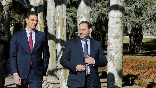 Pedro Sánchez junto a José Luis Ábalos en La Moncloa