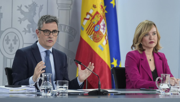 Los ministros Félix Bolaños y Pilar Alegría, este martes en la Moncloa