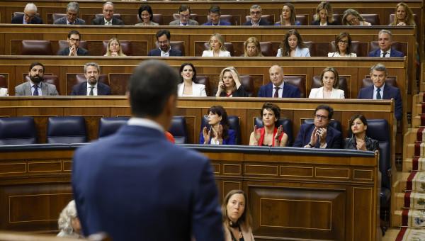 Pedro Sánchez se dirige a Alberto Núñez Feijóo, este miércoles en el Congreso
