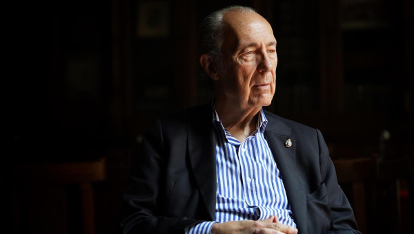 Luis Alberto de Cuenca en la Feria del Libro de Valladolid