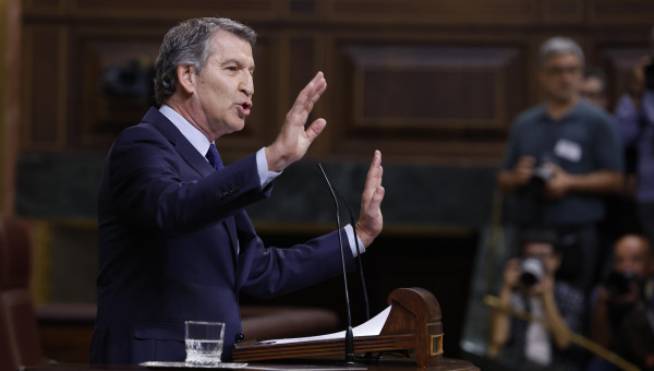 El líder del Partido Popular, Alberto Núñez Feijóo interiene durante el Pleno del Congreso