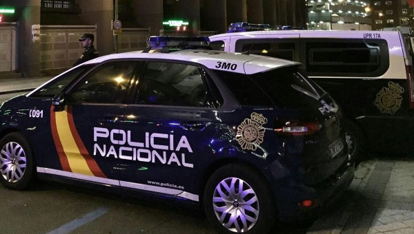 Un coche de Policía de noche