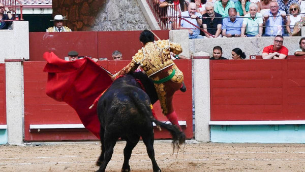 Morante de la Puebla, en el momento de la cogida