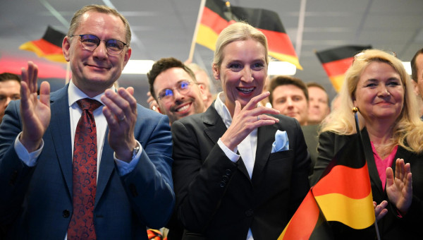 Alice Weidel ha demostrado que no está desesperada por cobrar la apuesta de Alternativa por Alemania (Afd). La segunda candidata más votada de las elecciones de ayer se resigna con ironía –y de momento– al cordón sanitario que le ha impuesto el conservador y triunfador de la noche, el democratacristiano, Friedrich Merz y el resto de las formaciones políticas.