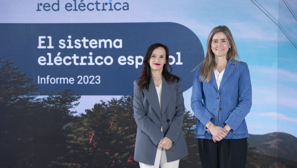 La presidenta de Red Eléctrica, Beatriz Corredor, y la ministra para la Transición Energética, Sara Aagesen