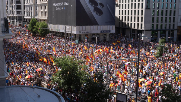 Imagen de la parte baja de la Gran Vía, también llena tras completarse el espacio de la Plaza de España.