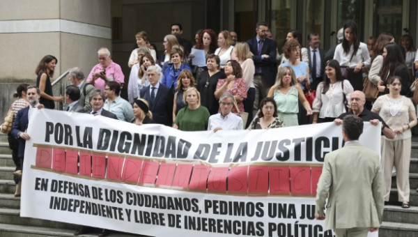 Jueces y fiscales en la protesta convocada en todas las sedes judiciales