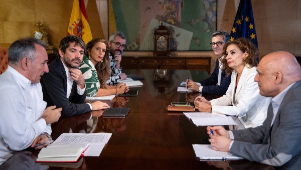 Las delegaciones del PSOE y Sumar, en la reunión de este miércoles en el Congreso