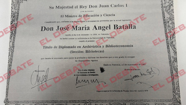 Título de Diplomado en Archivística y Biblioteconomía de José María Angel Batalla