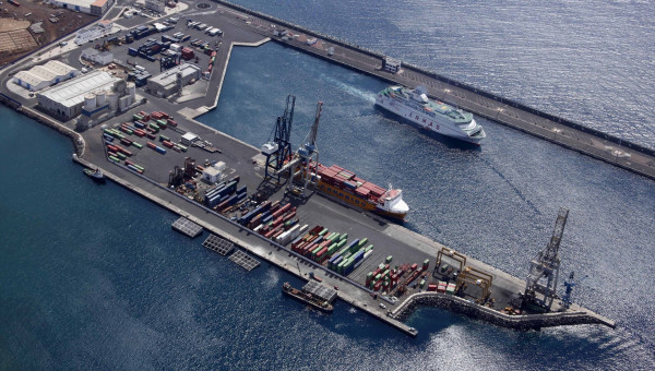 Puerto de Arrecife, en la isla de Lanzarote    REMITIDA / HANDOUT por CÁMARA DE COMERCIO DE LANZAROTE  Fotografía remitida a medios de comunicación exclusivamente para ilustrar la noticia a la que hace referencia la imagen, y citando la procedencia de la imagen en la firma  24/6/2010