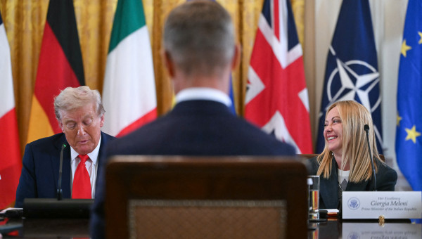 Trump y Meloni durante la cumbre de ayer en Washington