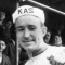 Julio Jiménez a hombros de la afición tras una carrera con final en Eibar, en 1965