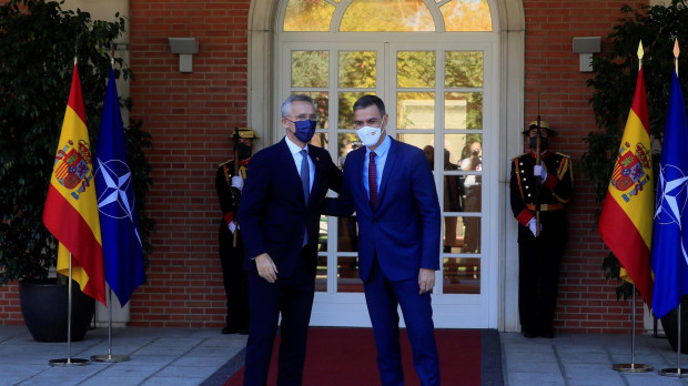 Pedro Sánchez recibe en La Moncloa a Jens Stoltenberg.