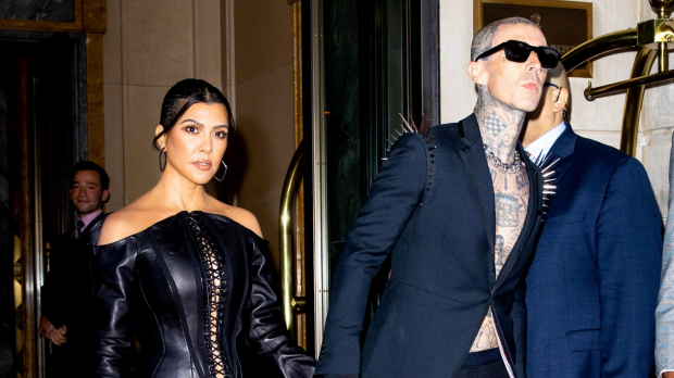 Kourtney Kardashian y el músico Travis Barker en Nueva York