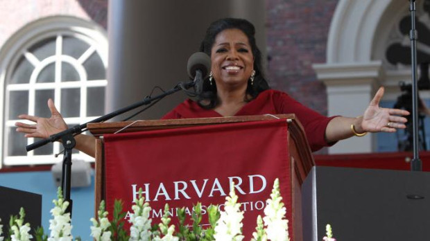 Oprah Winfrey durante su graduación honorífica en Harvard