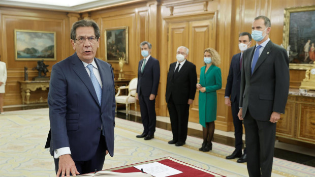 Enrique Arnaldo tomó posesión como magistrado del Tribunal Constitucional este jueves