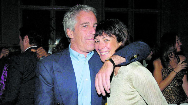Jeffrey Epstein junto a su pareja y socia Ghislaine Maxwell