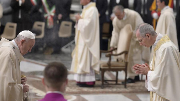 El Papa Francisco durante la ordenación de Guido Marini como obispo de Tortona