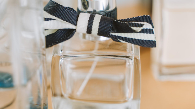 Los perfumes falsificados tienen una composición muy distinta a los originales, y en su formulación suelen encontrarse disolventes industriales