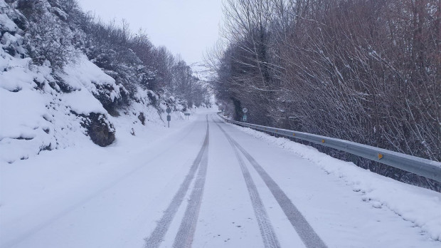 Carretera nevada en Cantabria