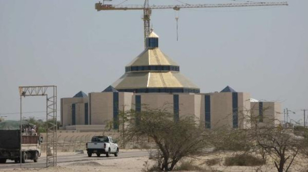 Nuestra Señora de Arabia, bajo la dirección artística de Argüello, tiene capacidad para 2.300 personas sentadas