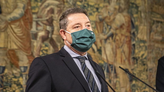 El jefe del Ejecutivo regional, Emiliano García-Page, preside en el Palacio de Fuensalida la reunión de la Comisión de Salud Pública y Vacunación
