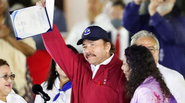 Nicolás Ortega, junto a su esposa y vicepresidenta de Guatemala, Rosario Murillo