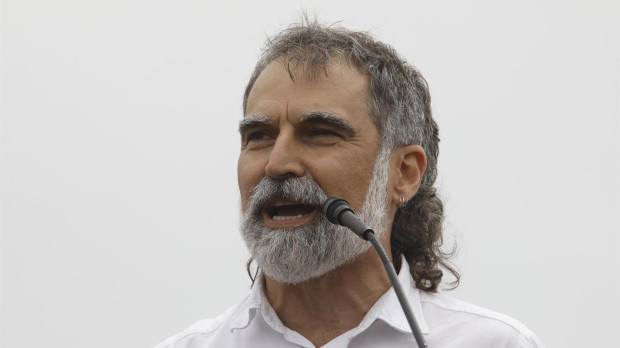 El presidente de Òmnium Cultural, Jordi Cuixart , interviene tras salir de la prisión de Lledoners