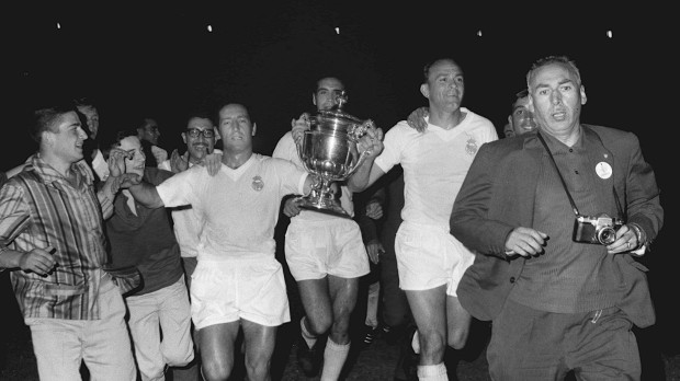 Gento y Di Stefano celebran la Copa del Generalísimo conquistada en 1962