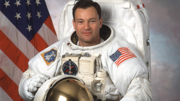 El astronauta Michael López-Alegría, en una imagen oficial de la NASA tomada en 2000