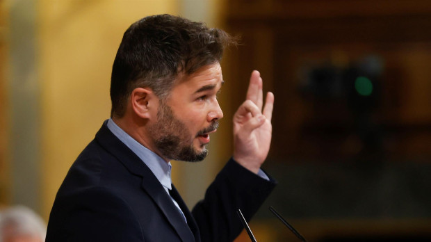 El portavoz de ERC en el Congreso, Gabriel Rufián, interviene durante el pleno del Congreso de los Diputados que debate y vota la convalidación de la reforma laboral