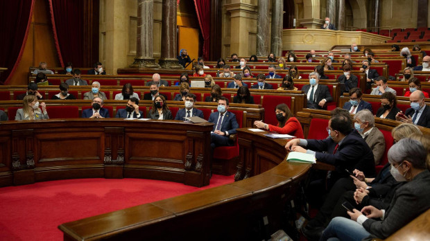 Vista general de un pleno en el Parlament, a 9 de febrero de 2022, en Barcelona