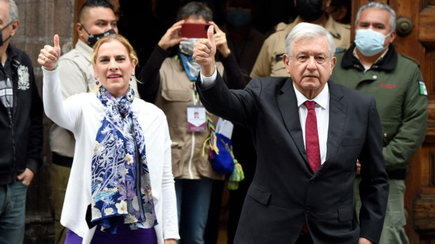 Lopez obrador y su mujer