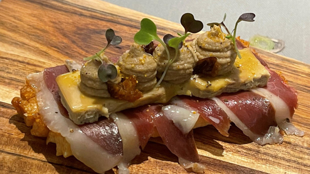 Uno de los platos es el jamón de pato